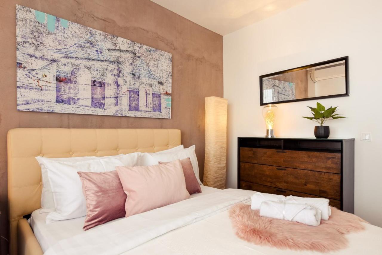 דירות Spectacular Views & Modern Comfort: Your Dream Duplex In Central בוקרשט מראה חיצוני תמונה